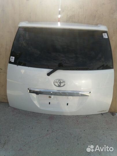 Дверь багажника Toyota Isis ANM10