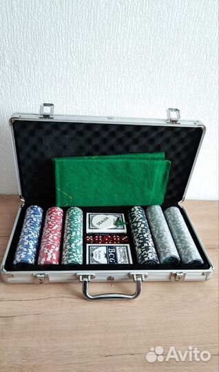 Покерный набор/кейс на 300 фишек
