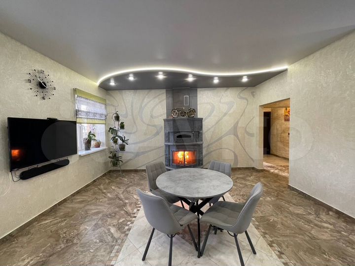 Коттедж 283 м² на участке 10 сот.