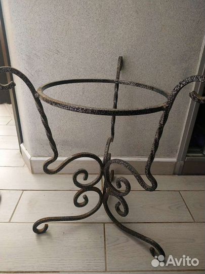 Керамический вазон плетёный, кованый держатель