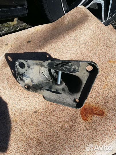Опорный кронштейн Шкода октавия 3 а7