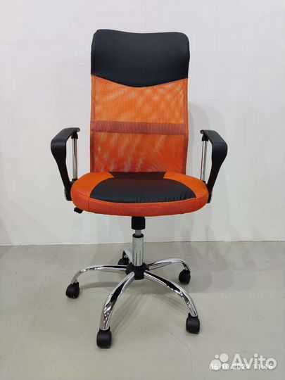 Офисное кресло