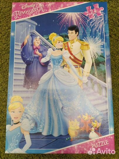 Три пазла. Один большой и два поменьше