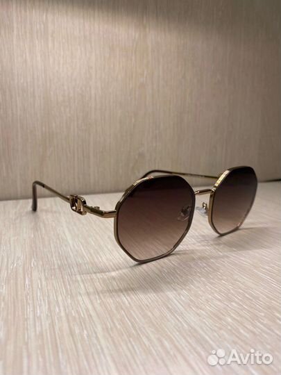 Солнцезащитные очки женские valentino