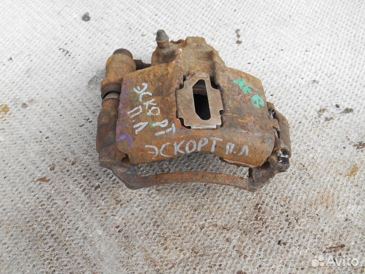 Передний левый суппорт Ford Escort Форд Эскорт