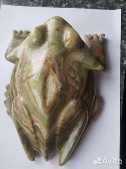 Лягушка из оникса 22 5см на 15,5см