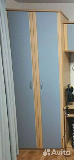 Шкаф платяной