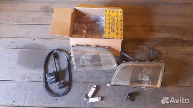 Стекло фары правое Mercedes-Benz W202 1996-2000