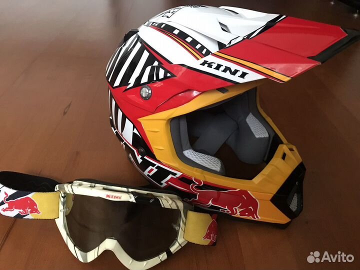Шлем RED bull revolution helmet + очки kini