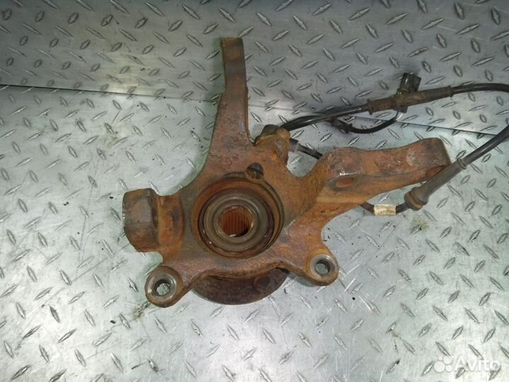 Кулак поворотный передний левый Mitsubishi Lancer