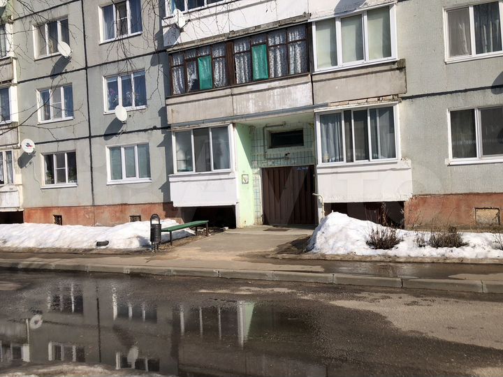 Доля в 1-к. квартире, 32,7 м², 1/5 эт.
