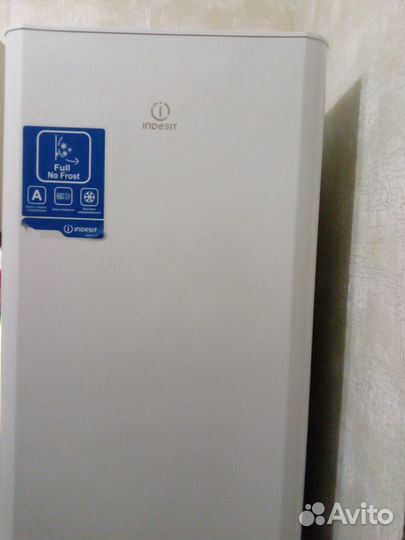 Продаю холодильник Indesit