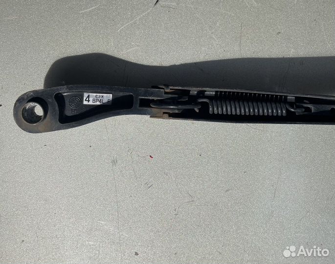 Поводок переднего дворника правый Mazda 3 bk