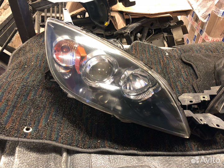 Фара фары Мазда 3 бк хэтчбек ксенон правая левая