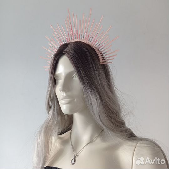 Розовые короны лучи