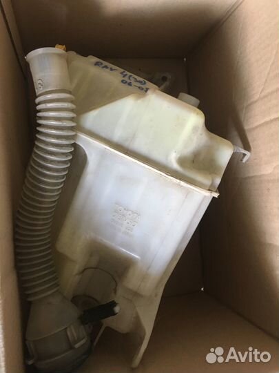 Бачок омывателя к toyota rav4 85355-42052