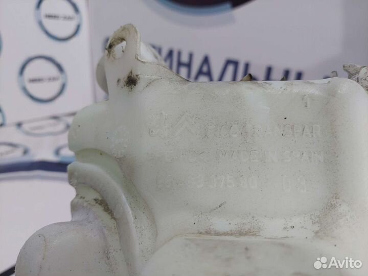 Бачок омывателя Peugeot 301