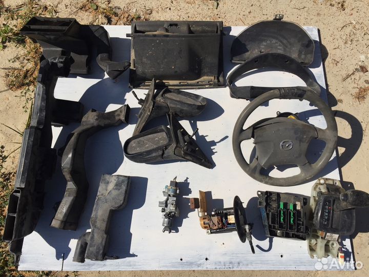 Блок предохранителей Mazda Familia BJ