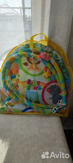 Развивающийся коврик детский
