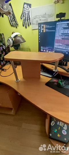 Компьютерный письменный стол