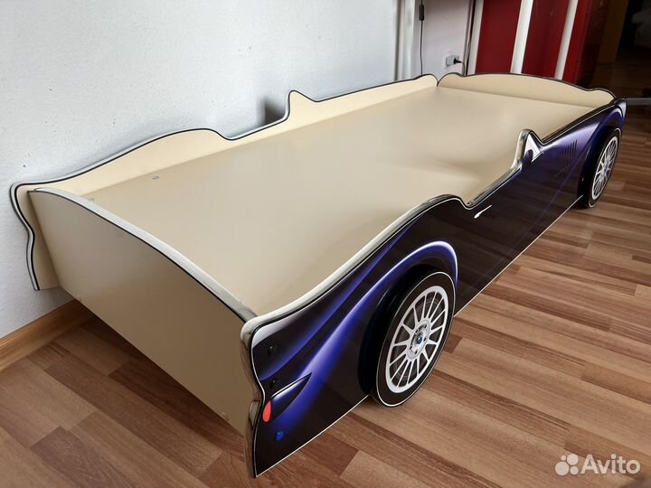 Детская кровать машина