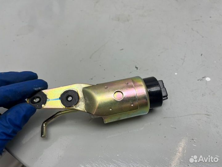 Активатор замка багажника Hyundai Sonata IV (EF)