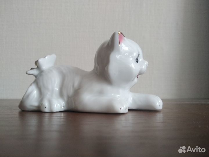Котёнок из фарфора