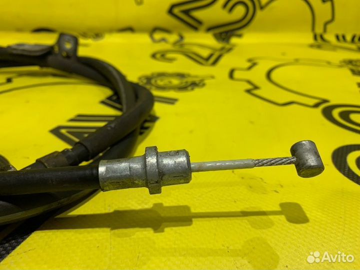 Трос стояночного тормоза задний правый Mitsubishi