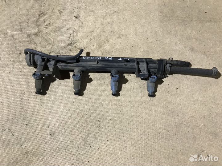 Топливная рейка,рампа с форсунками Hyundai Santa F