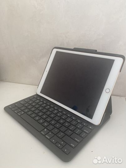 Чехол-клавиатура для iPad 10.2