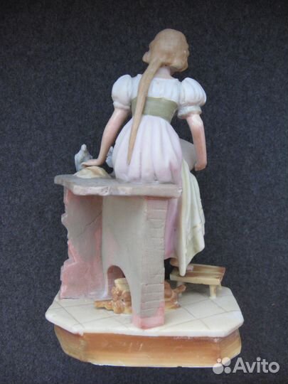 Антикварная статуэтка Золушка бисквит