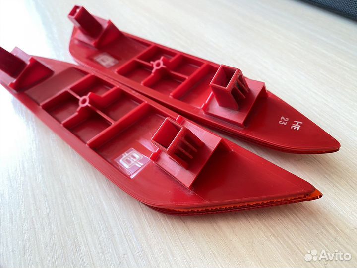 Катафот правый в бампер Honda Vezel