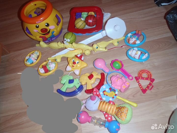 Много фирменных игрушек от 0-1года