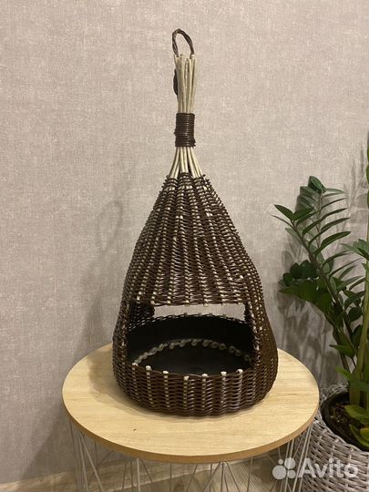 Кормушка для птиц и белок