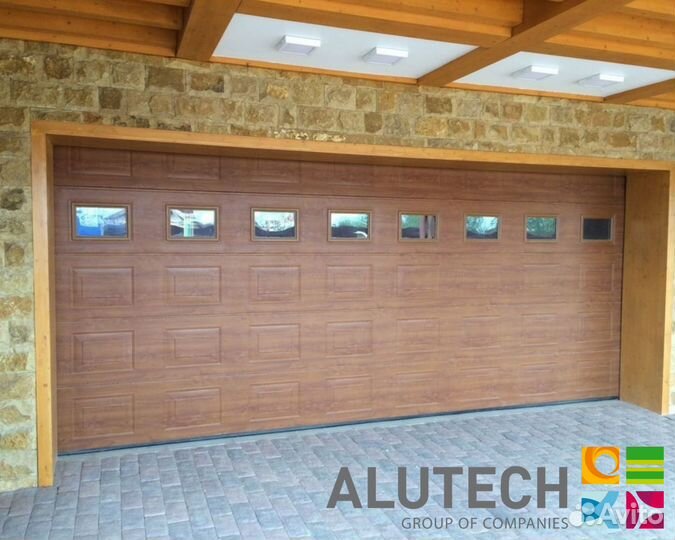 Секционные ворота для гаража alutech