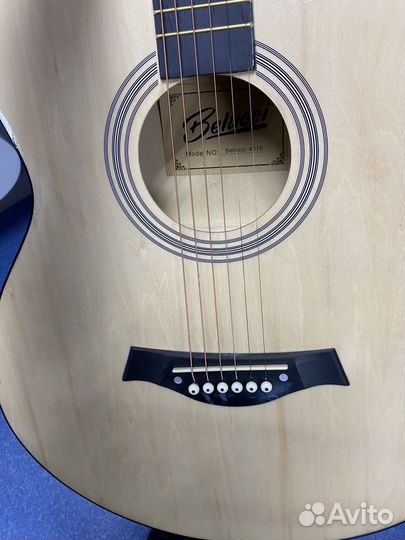 Акустическая полноразмерная гитара