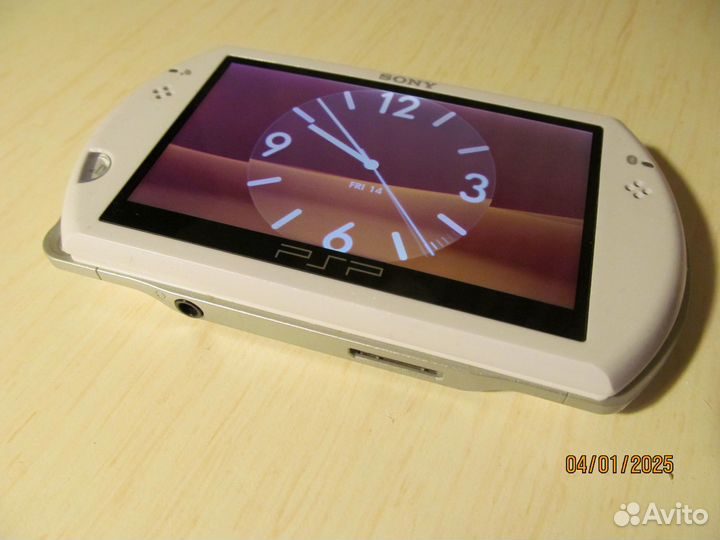 Sony PSP Go (не прошитая)