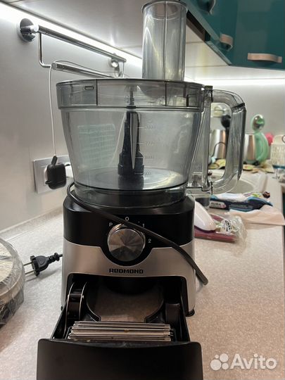 Кухонный комбайн redmond RFP-3904