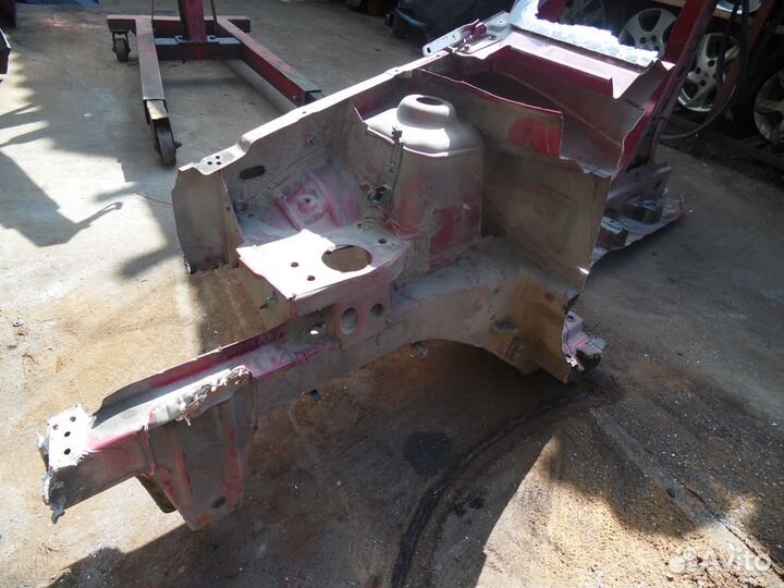 Четверть правая передняя Рено Логан Сандеро 1