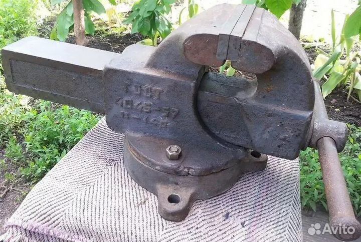 Тиски слесарные