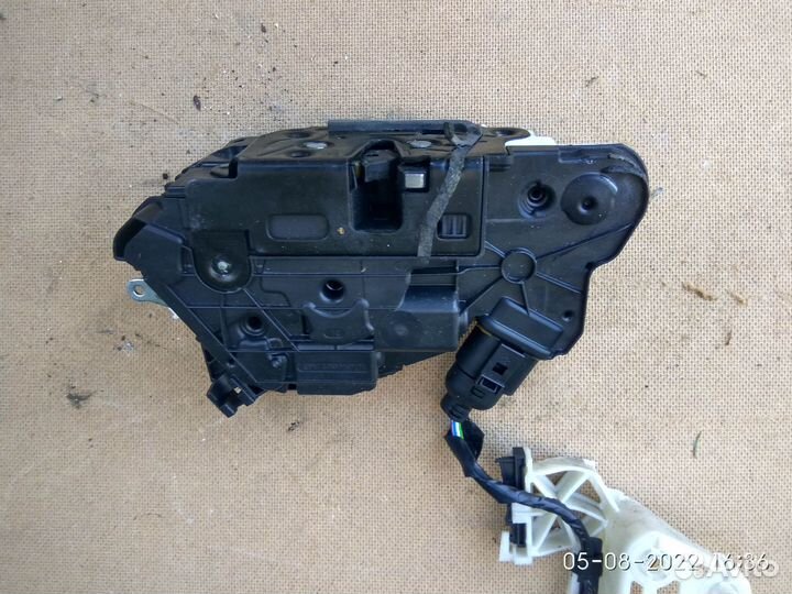 Замок передней левой двери Фольксваген Тигуан 10г