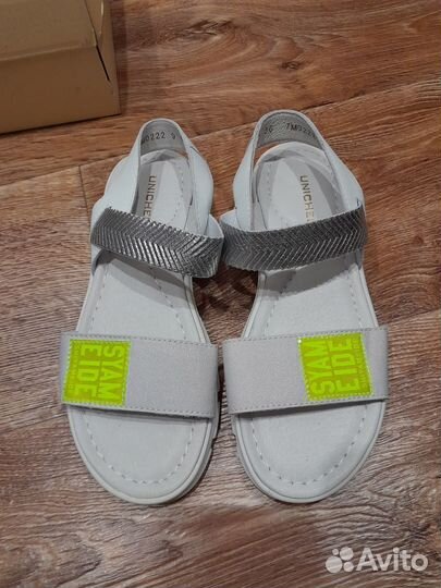 Босоножки кожаные юничел