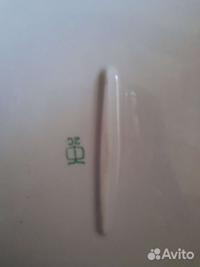 Сервизы и много тарелок