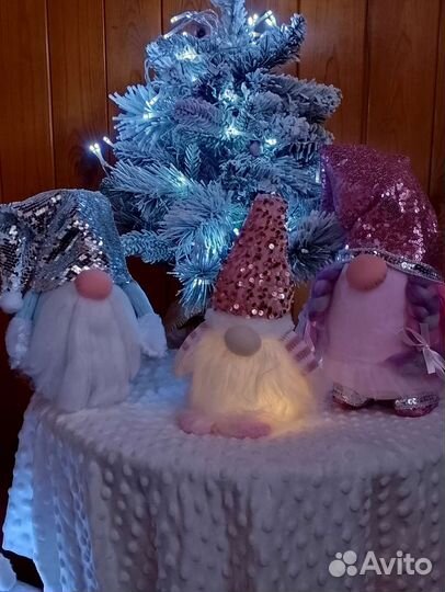 Новогодний олень, скандинавские гномы