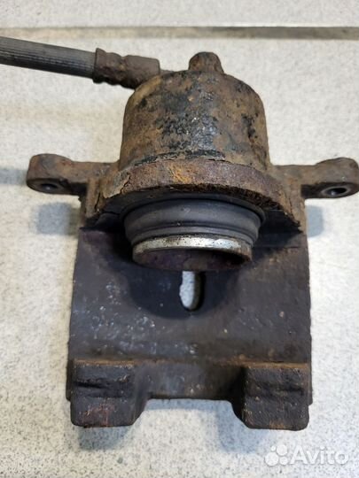 Суппорт передний левый Geely mk