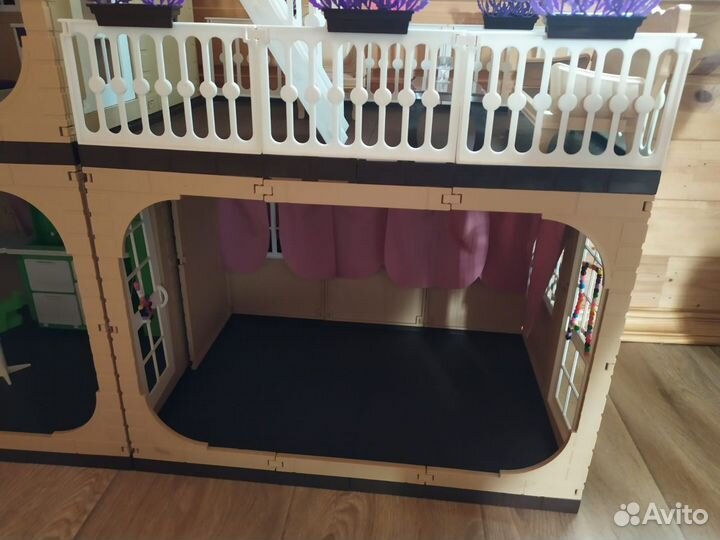 Кукольный домик с мебелью