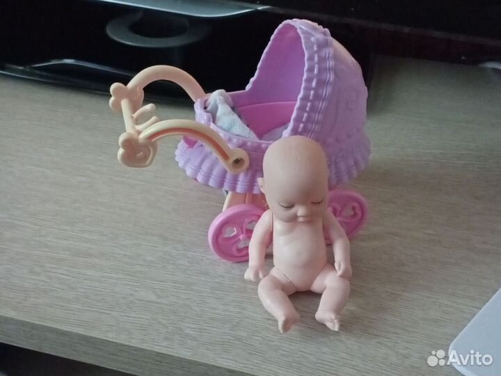 Коляска и пупсик