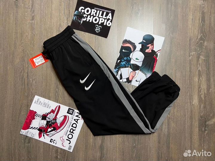 Спортивные штаны Nike Swoosh