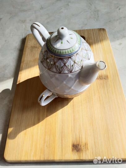 Заварочный чайник и чашка