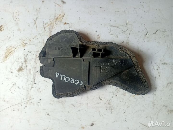 Уплотнитель водостока левый Toyota Corolla E150